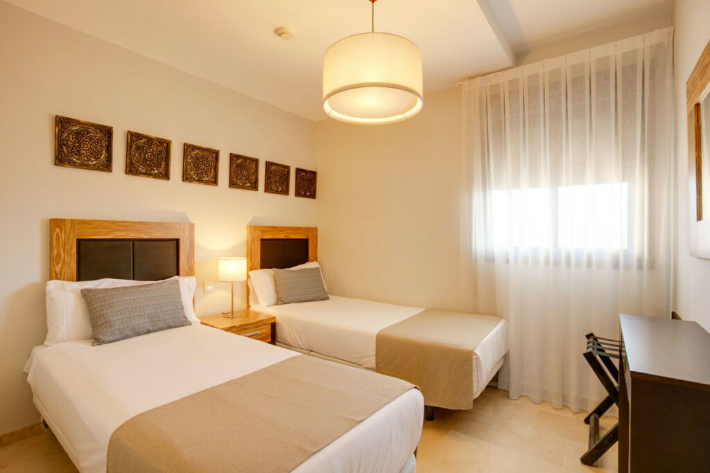 Middle Floor Apartment Estepona Málaga - image 6