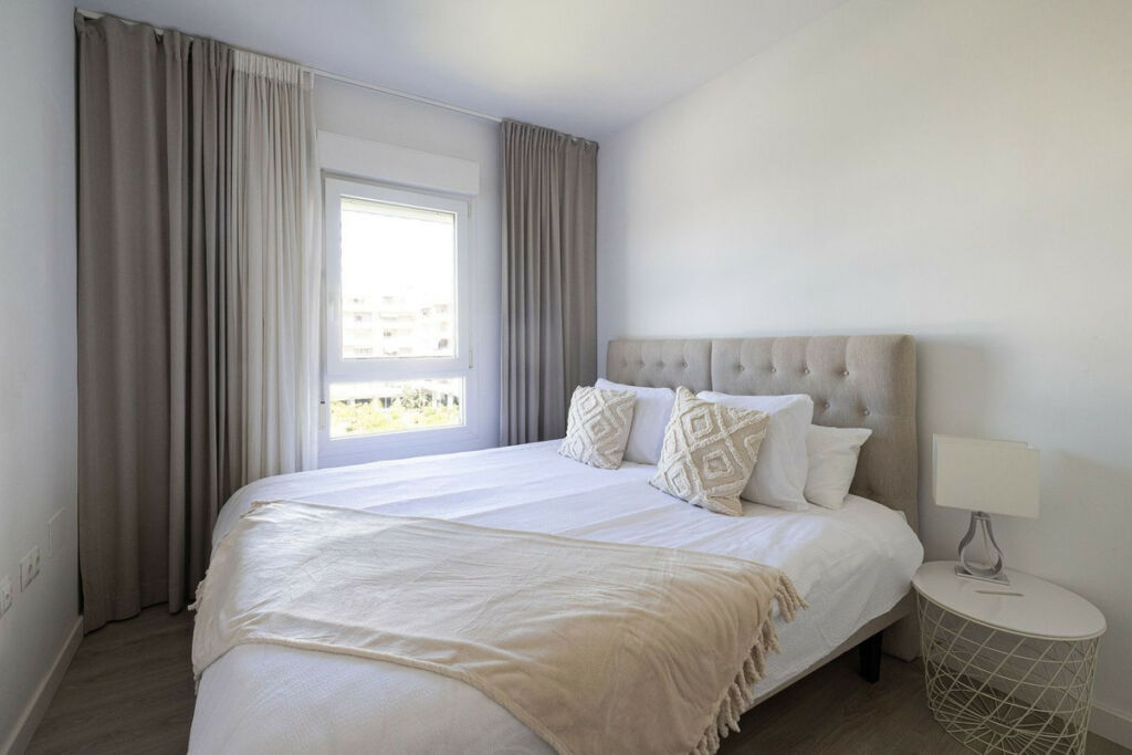 Middle Floor Apartment Nueva Andalucía Málaga - image 6