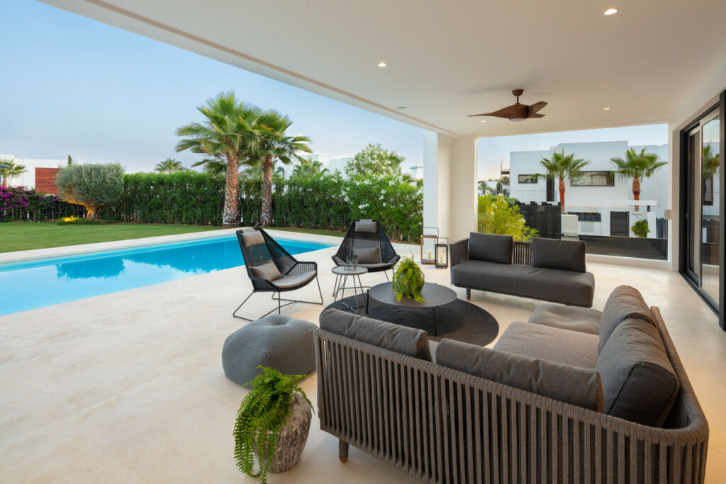 Detached Villa Nueva Andalucía Málaga - image 6