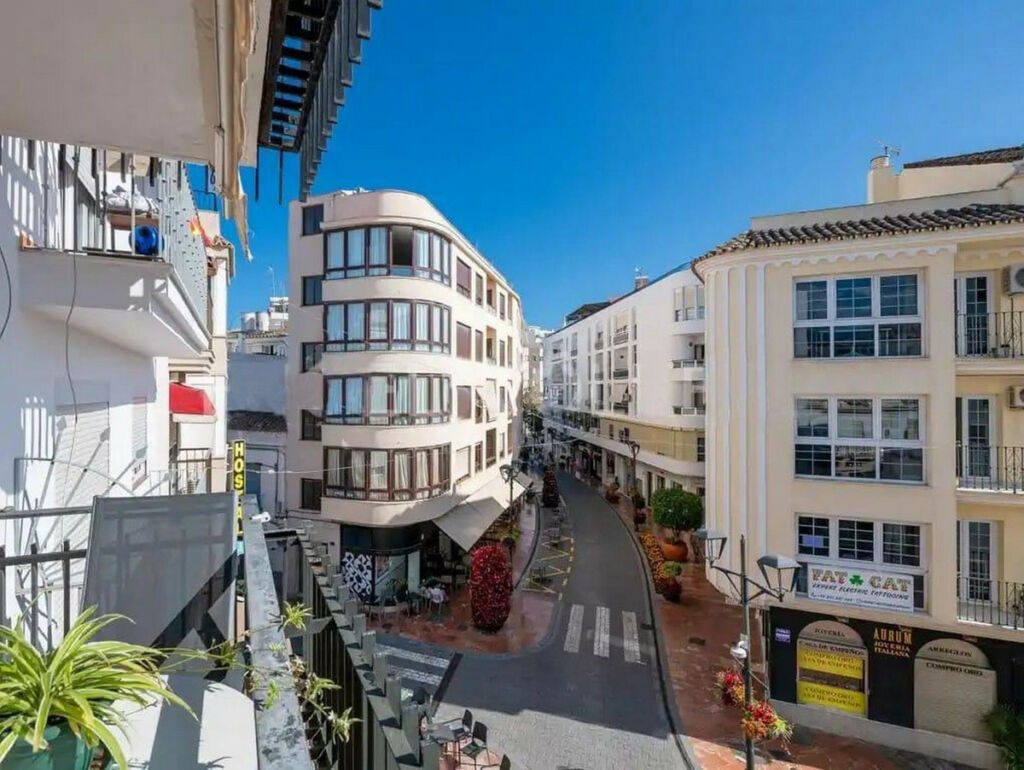 Middle Floor Apartment Estepona Málaga - image 6