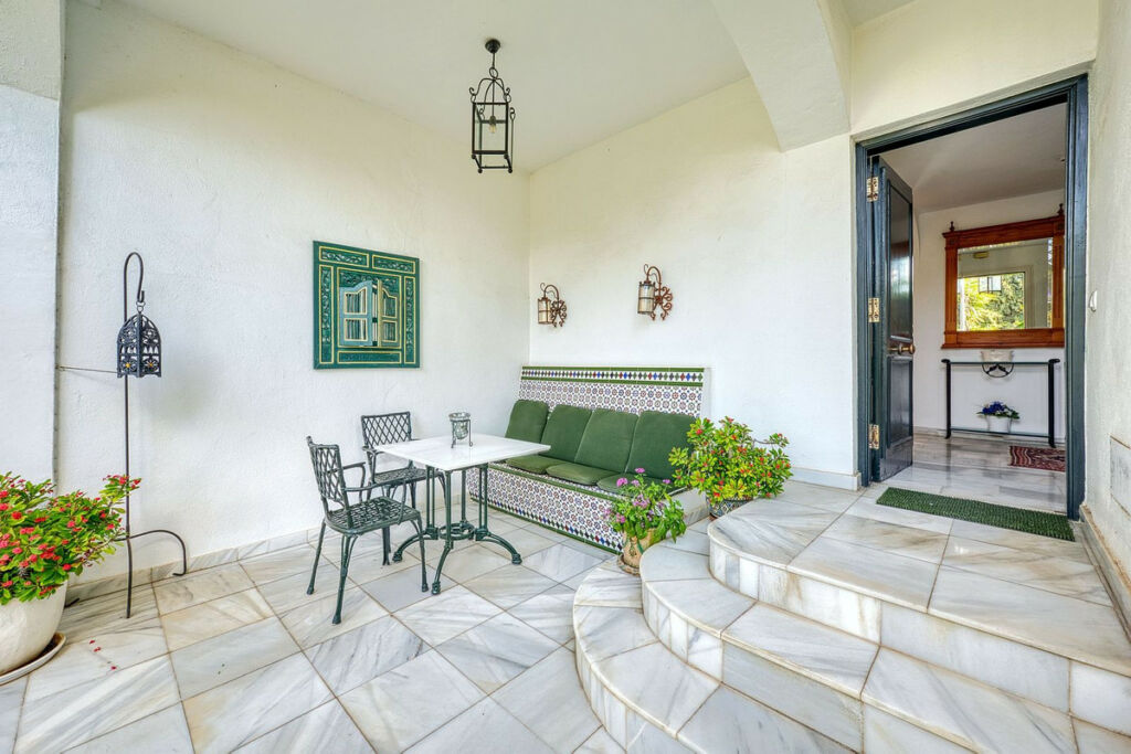 Detached Villa Nueva Andalucía Málaga - image 6
