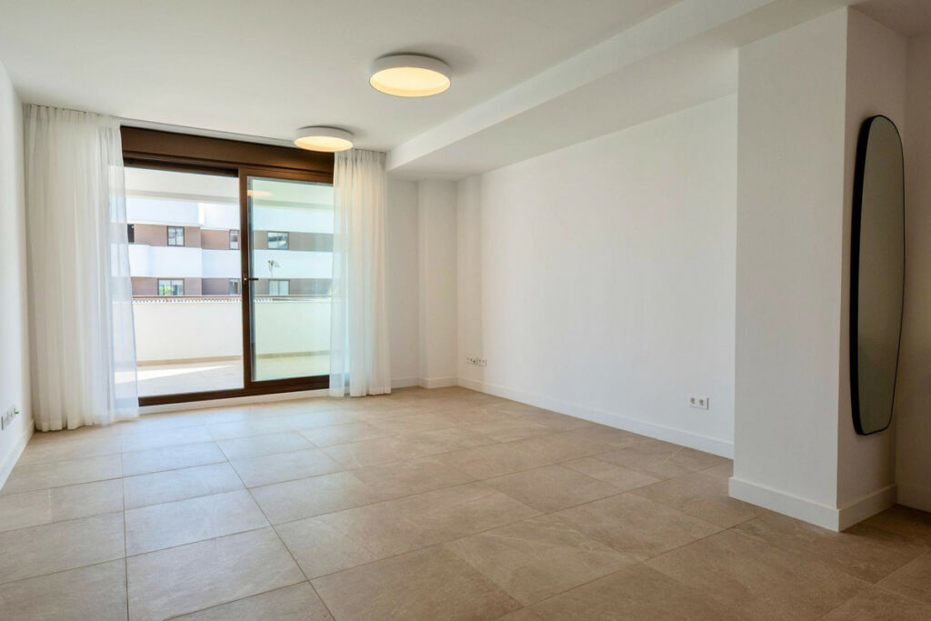 Middle Floor Apartment Estepona Málaga - image 6