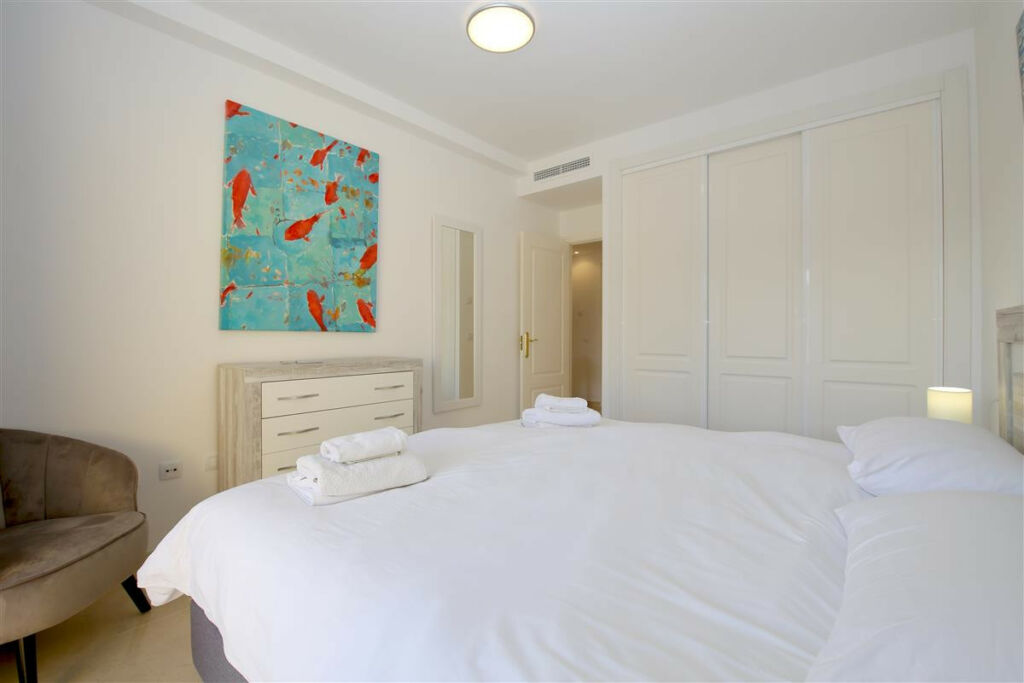 Middle Floor Apartment Estepona Málaga - image 6