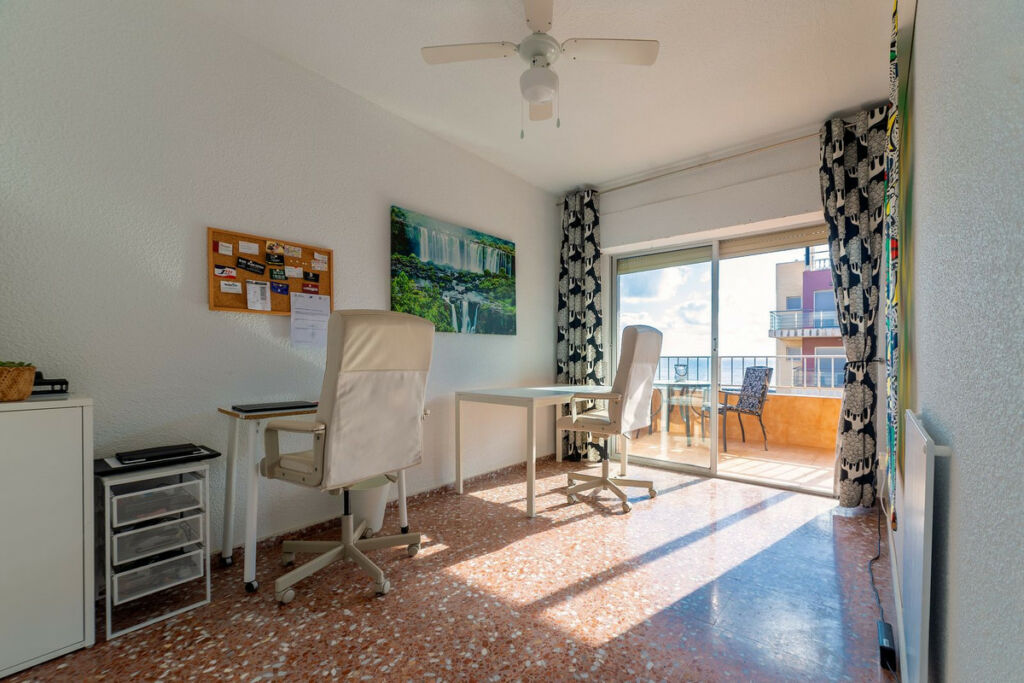 Middle Floor Apartment Punta Prima Alicante - image 6