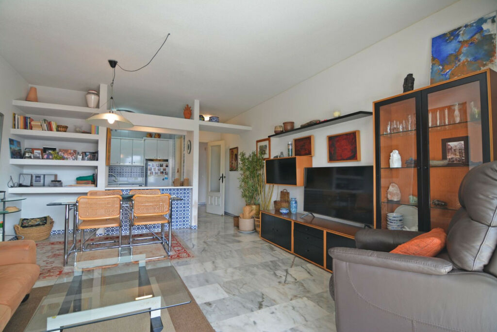 Middle Floor Apartment Fuengirola Málaga - image 6
