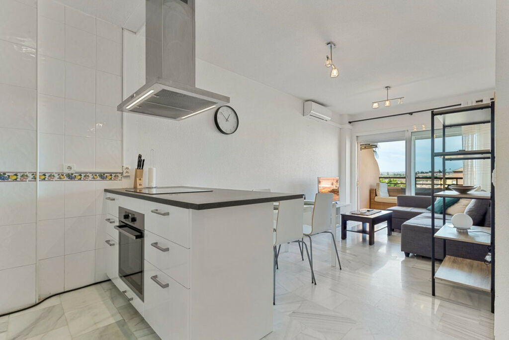 Middle Floor Apartment Fuengirola Málaga - image 6