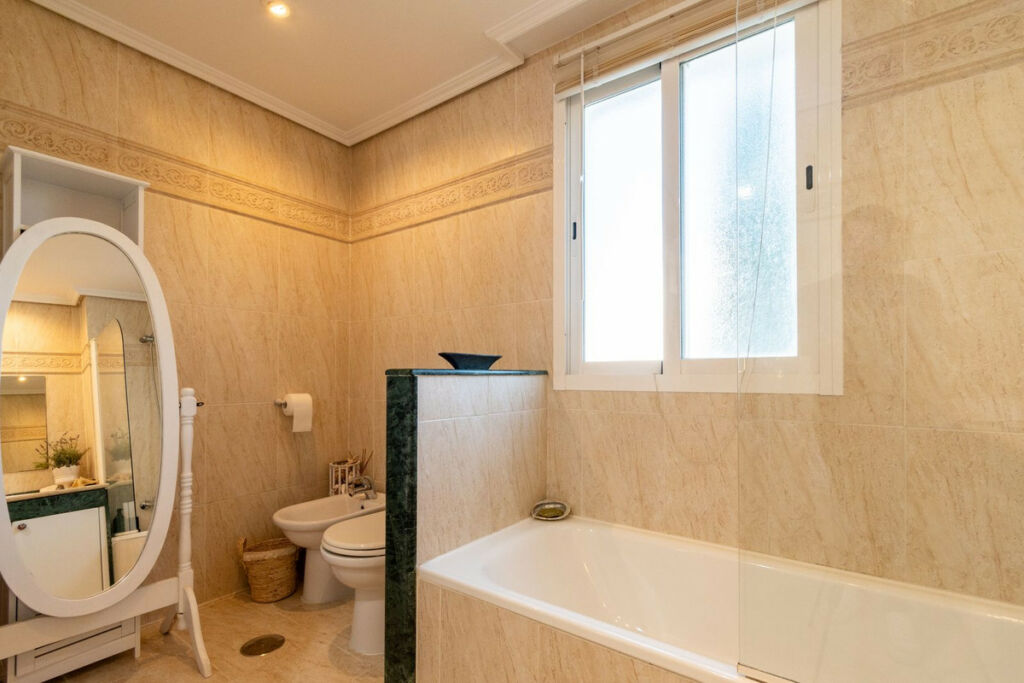 Middle Floor Apartment Estepona Málaga - image 6
