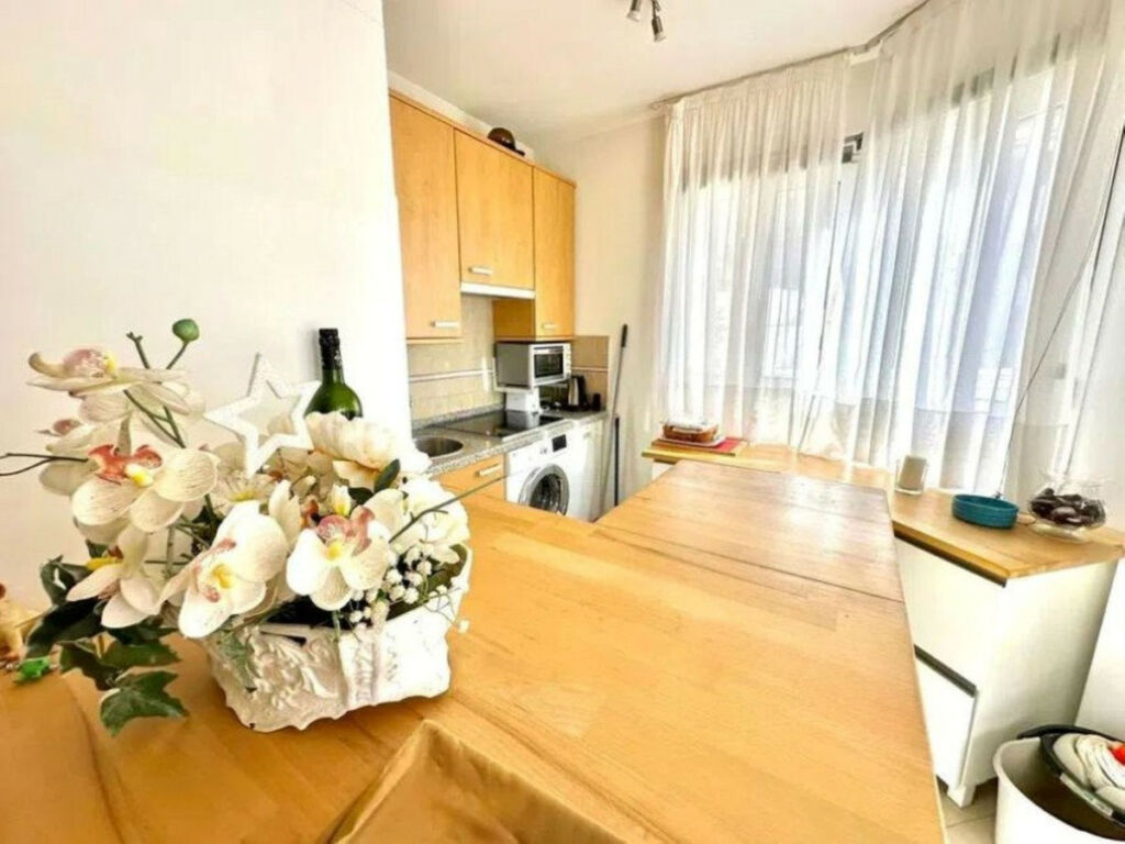 Middle Floor Apartment Benalmadena Málaga - image 6