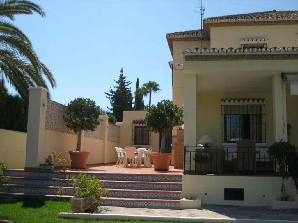 Detached Villa Nueva Andalucía Málaga - image 6