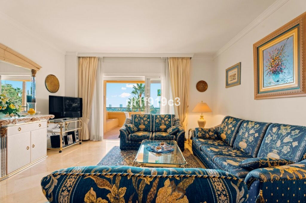 Middle Floor Apartment Elviria Málaga - image 6