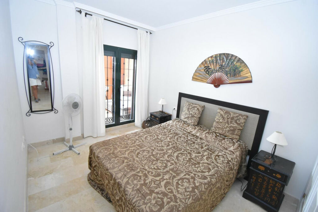Middle Floor Apartment Elviria Málaga - image 6