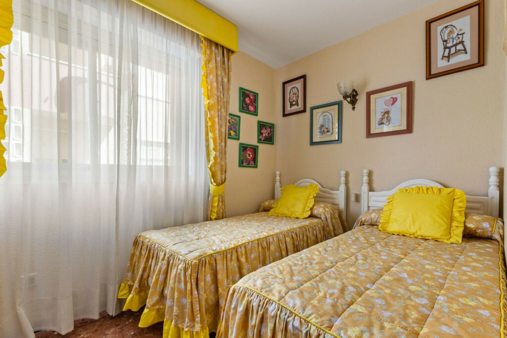 Middle Floor Apartment Los Boliches Málaga - image 6