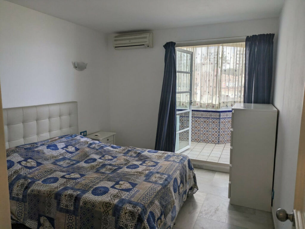 Middle Floor Apartment Benalmadena Málaga - image 6