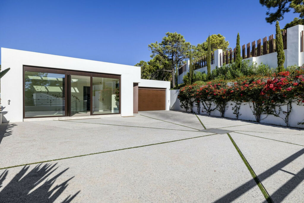 Detached Villa El Madroñal Málaga - image 6