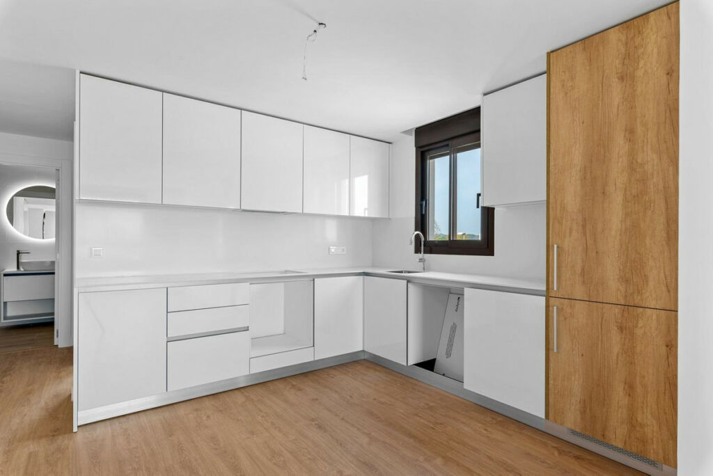 Middle Floor Apartment Villamartin Alicante - image 6