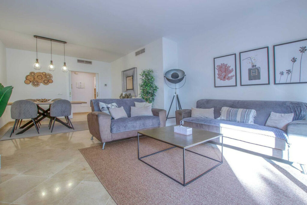 Middle Floor Apartment Calahonda Málaga - image 6