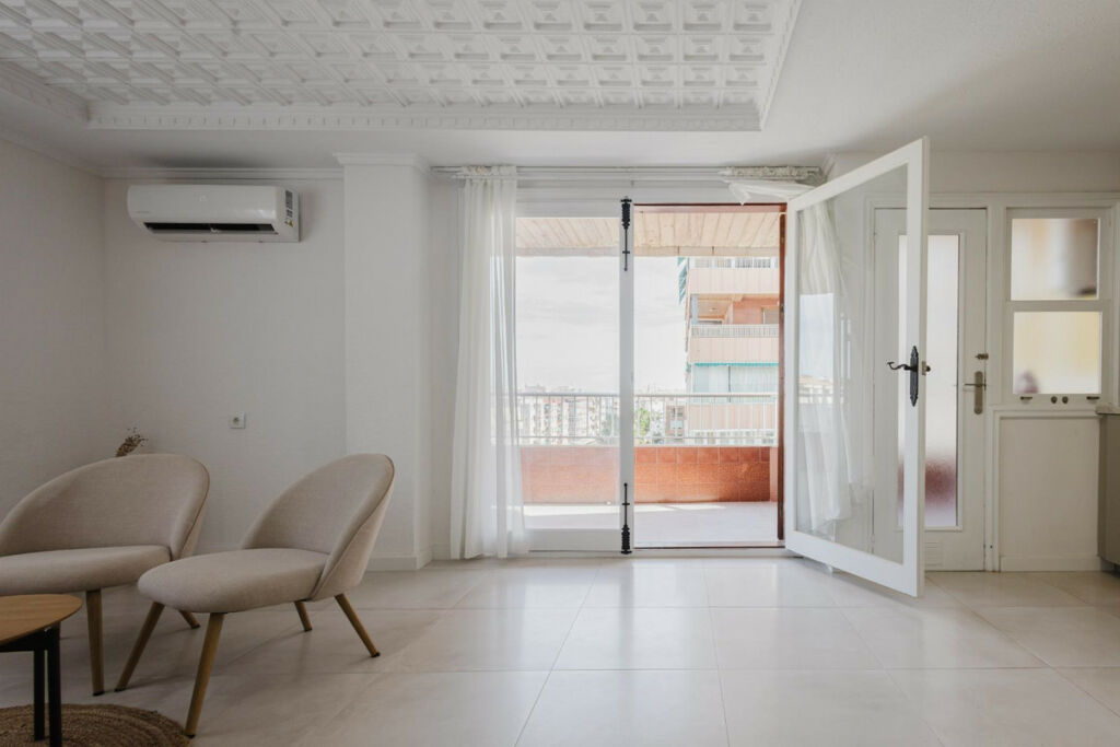 Middle Floor Apartment Torrevieja Alicante - image 6