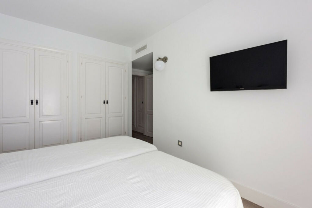 Townhouse Nueva Andalucía Málaga - image 6