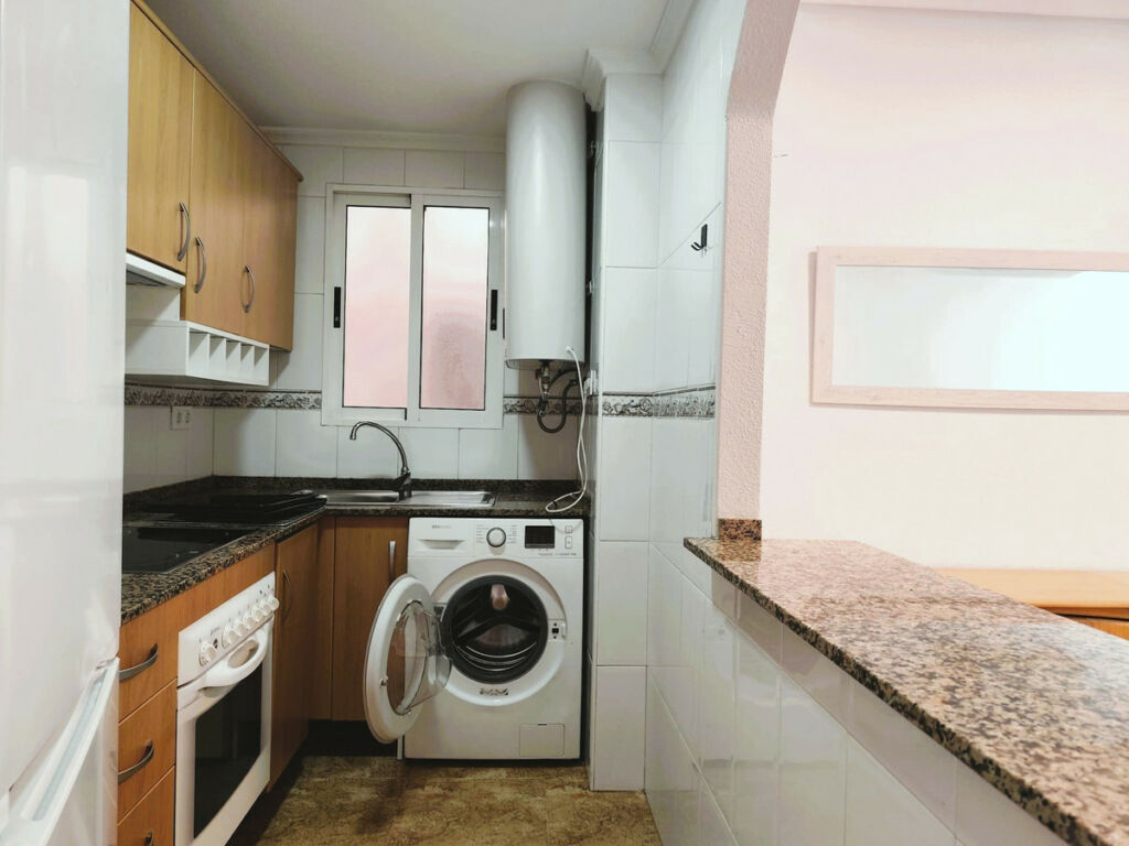 Middle Floor Apartment Torrevieja Alicante - image 6