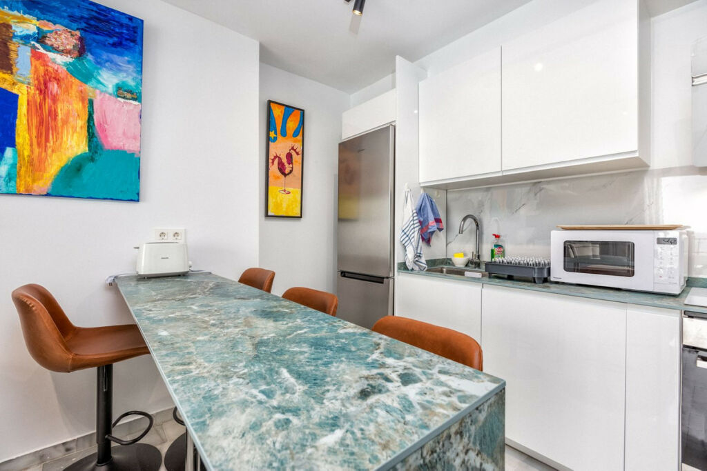 Middle Floor Apartment Puerto Banús Málaga - image 6