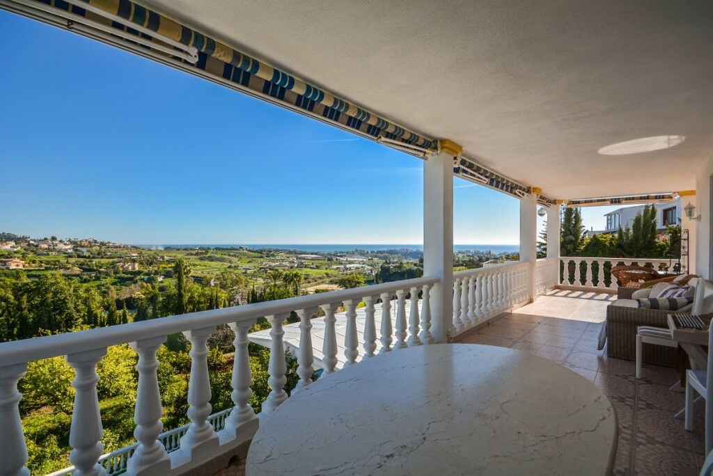 Detached Villa Estepona Málaga - image 6