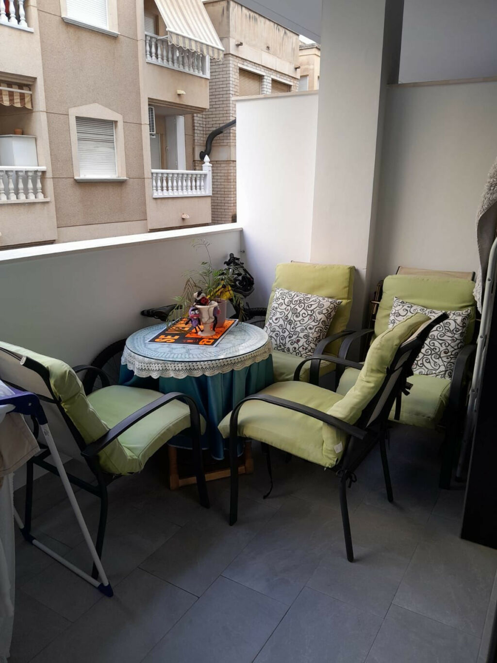 Middle Floor Apartment Torrevieja Alicante - image 6