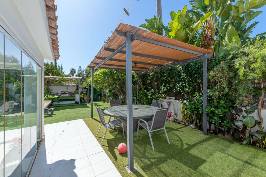 Detached Villa Costalita Málaga - image 6