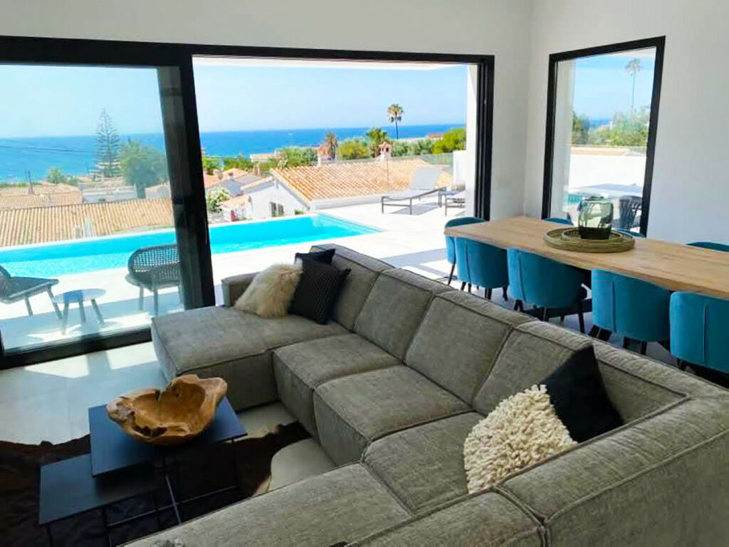Detached Villa El Chaparral Málaga - image 5