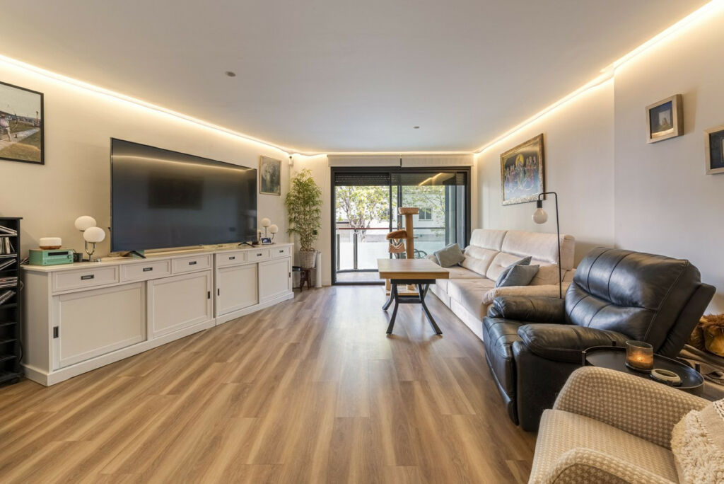 Middle Floor Apartment Estepona Málaga - image 6