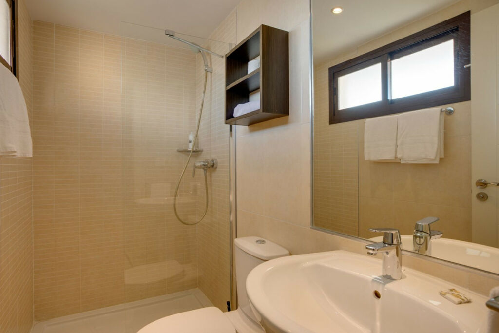 Middle Floor Apartment Estepona Málaga - image 6