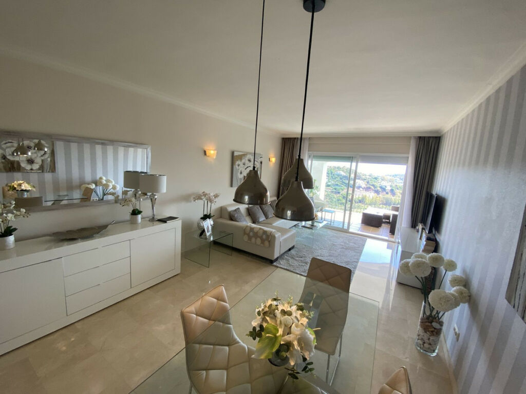 Middle Floor Apartment La Quinta Málaga - image 6