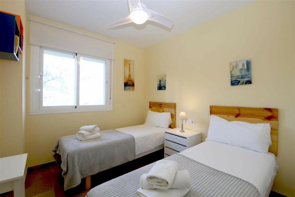 Middle Floor Apartment Estepona Málaga - image 6
