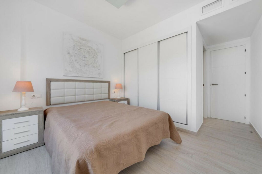 Middle Floor Apartment Torrevieja Alicante - image 6