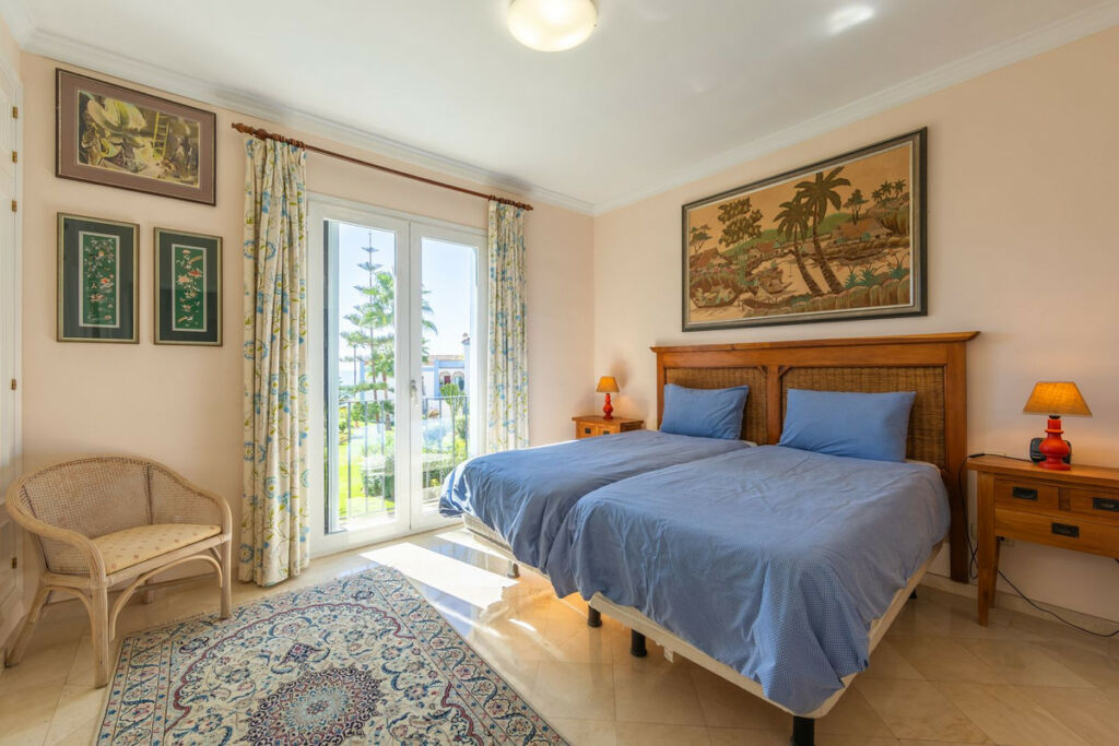 Middle Floor Apartment Casares Playa Málaga - image 6