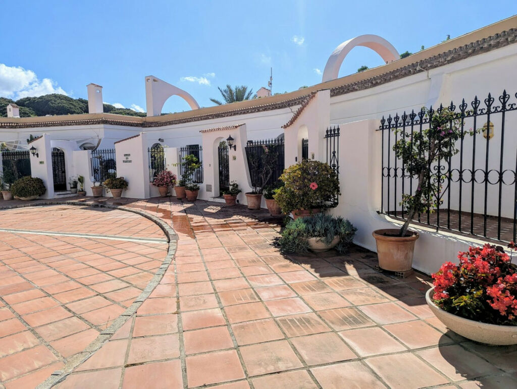Middle Floor Apartment Puerto de Cabopino Málaga - image 6