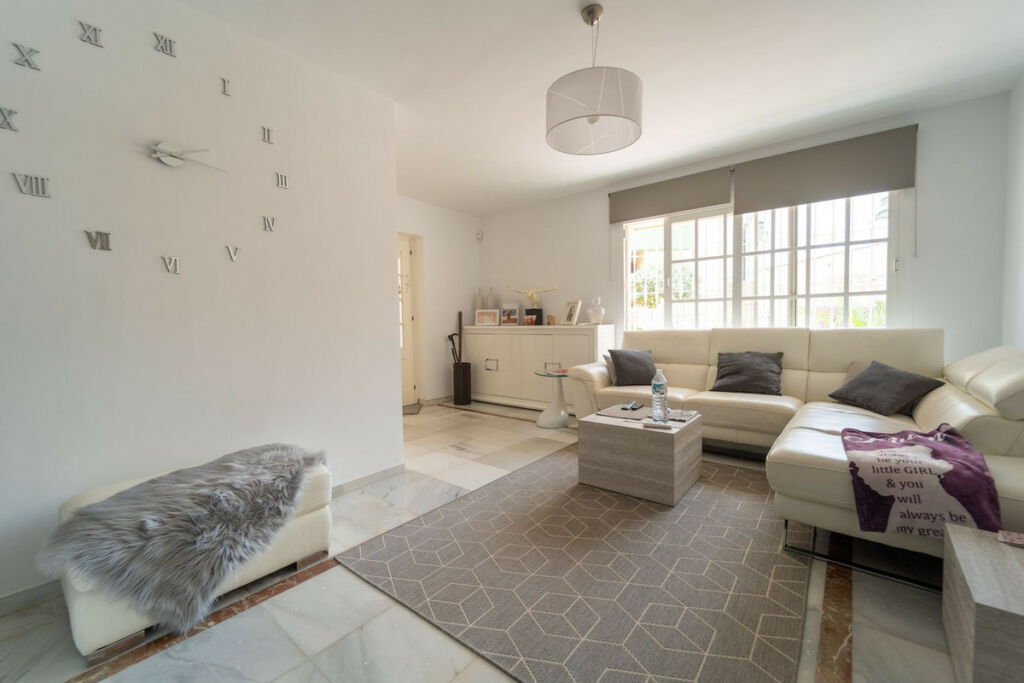 Detached Villa Fuengirola Málaga - image 6