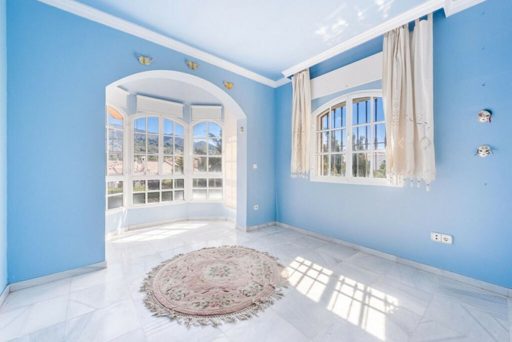 Detached Villa Marbella Málaga - image 6
