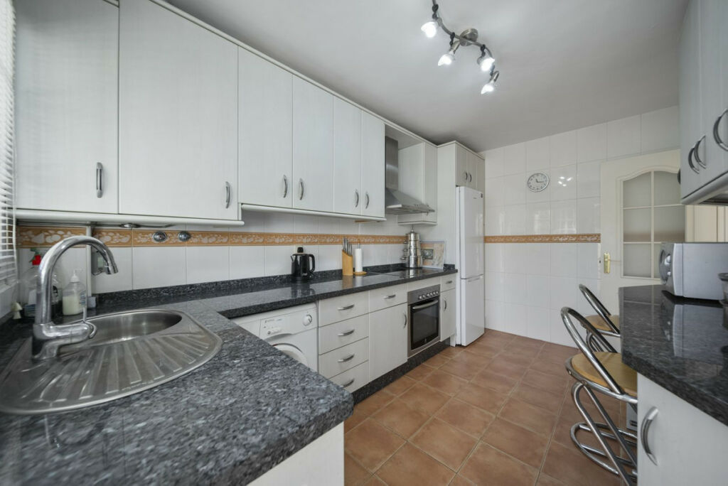 Semi-Detached House Benalmadena Málaga - image 3