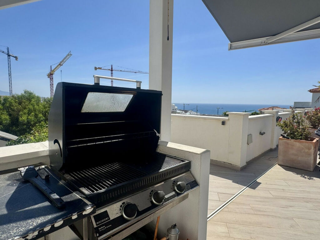 Detached Villa Estepona Málaga - image 6