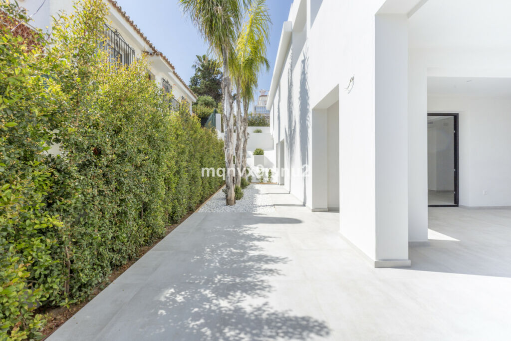 Detached Villa El Chaparral Málaga - image 62