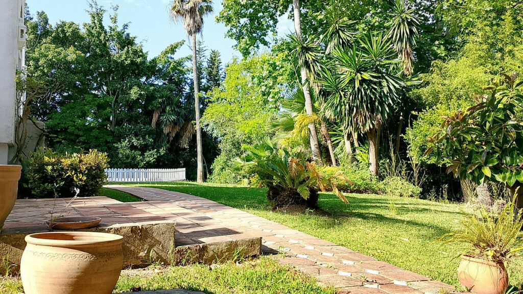 Detached Villa El Paraiso Málaga - image 64
