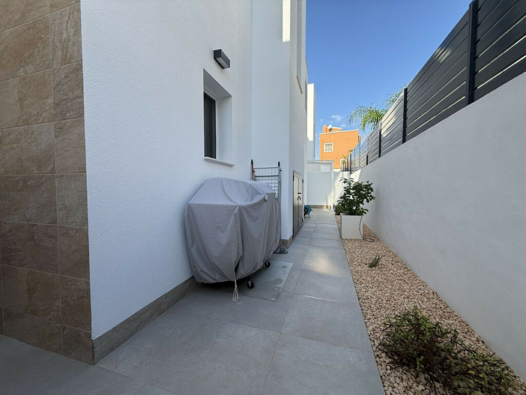 Detached Villa Los Montesinos Alicante - image 7