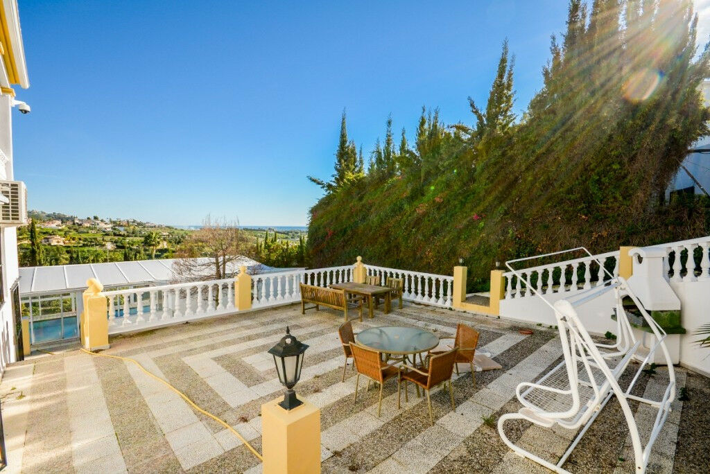 Detached Villa Estepona Málaga - image 7