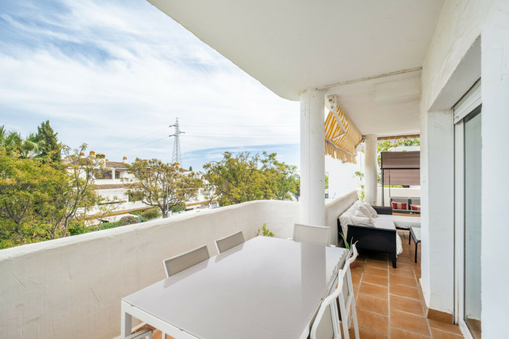 Middle Floor Apartment The Golden Mile Málaga - image 7