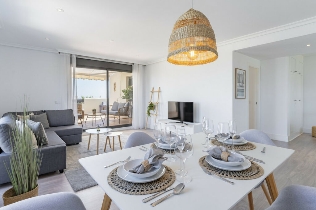 Middle Floor Apartment Estepona Málaga - image 2