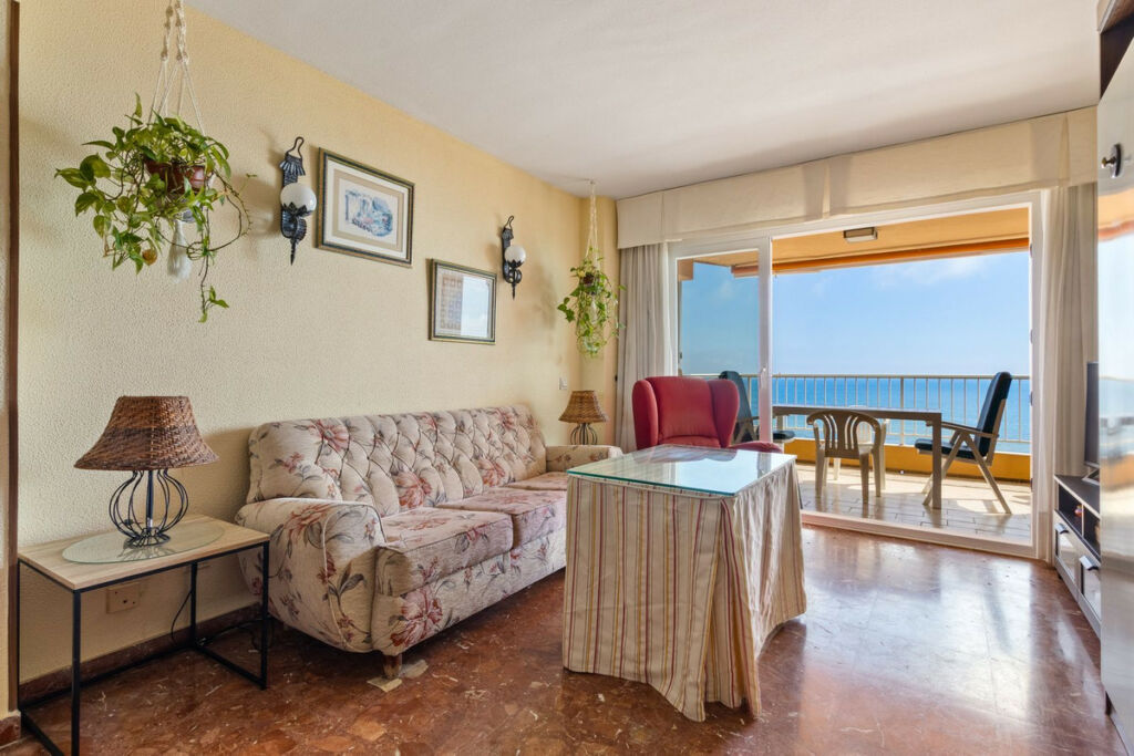 Middle Floor Apartment Los Boliches Málaga - image 2