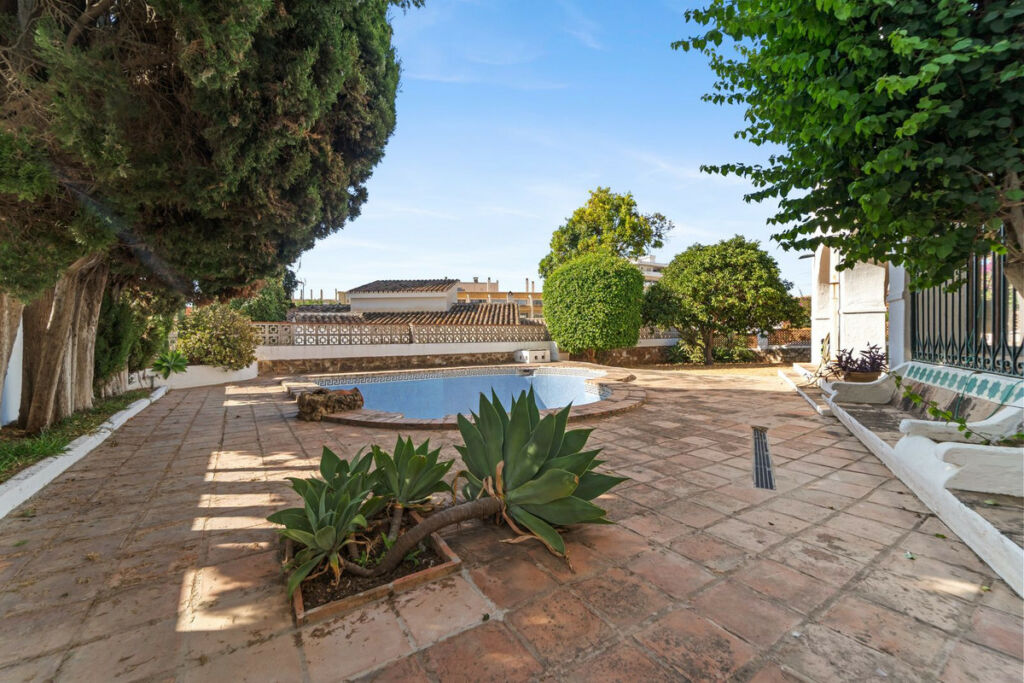 Detached Villa Fuengirola Málaga - image 7