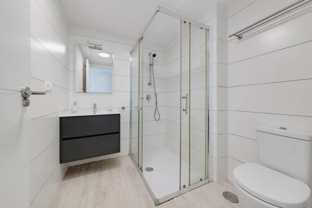 Middle Floor Apartment Torrevieja Alicante - image 7