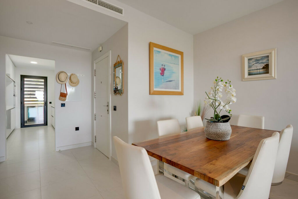 Middle Floor Apartment Estepona Málaga - image 7