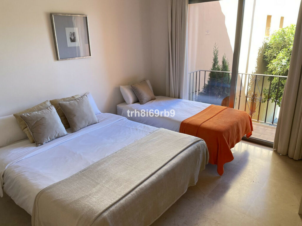 Middle Floor Apartment Bel Air Málaga - image 7